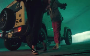 Stock Video Feet Of Two Girls Dancing Hip Hop For PC