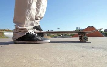 Stock Video Feet Of A Skateboarder Turning His Skateboard For PC