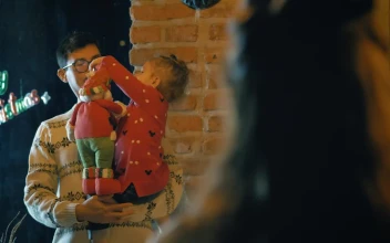 Stock Video Father Mother And Daughter At Home At Christmas For PC