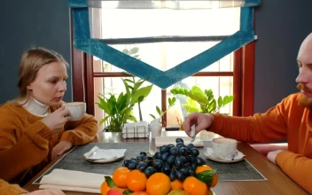 Stock Video Father And Her Daughters Drinking Coffee And Juice For PC