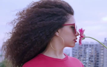 Stock Video Fashion Model With Sunglasses And A Flower For PC