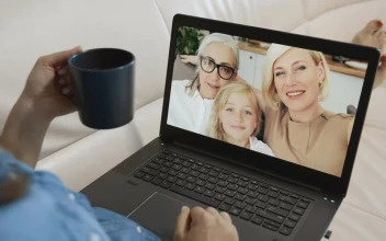 Stock Video Family Waves Hello To Woman On Laptop Video Call For PC