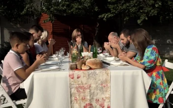 Stock Video Family Praying Before Dinner Outdoors For PC
