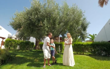 Stock Video Family Posing For A Photo In The Sunshine For PC