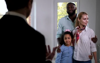 Stock Video Family Buying A New House For PC