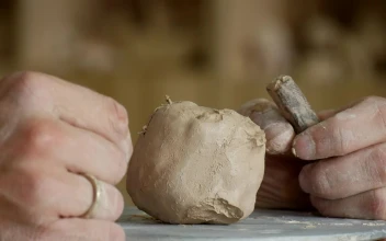 Stock Video Hands Cutting The Clay With A Wire For PC