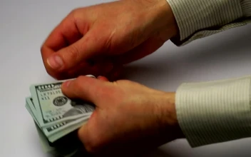 Stock Video Hands Counting Money For PC