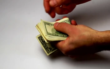 Stock Video Hands Counting Dollars For PC
