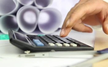 Stock Video Hand Of An Engineer On A Calculator For PC