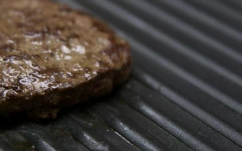 Stock Video Hamburger Ready For Serving For PC