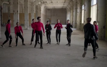 Stock Video Group Of Young Hip Hop Dancers Perform In Old Building For PC