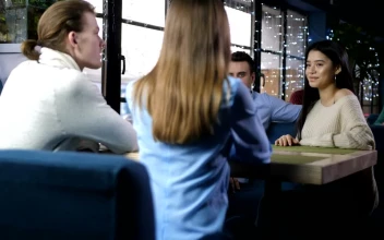 Stock Video Group Of Friends At A Cafe For PC