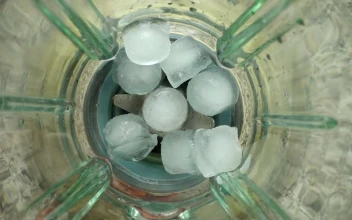 Stock Video Grinding Ice In The Blender For PC