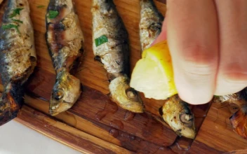 Stock Video Grilled Fish And Lemon For PC