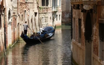 Stock Video Gondola Moving On A Canal In Venice For PC