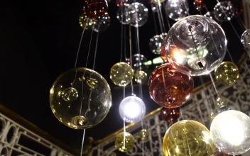 Stock Video Glass Chandeliers For PC