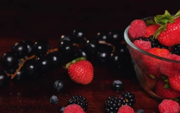 Stock Video Glass Bowl Full Of Red Berries Seen In Detail For PC