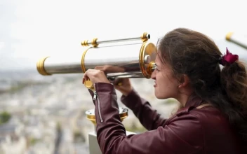 Stock Video Girl Observing Paris From The Top Of The Eiffel Tower For PC