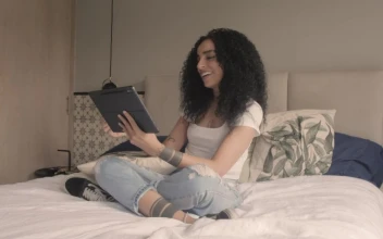 Stock Video Girl In The Middle Of A Video Call On Her For PC
