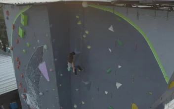Stock Video Girl Descending From A Mountaineering Tower With A Harness For PC