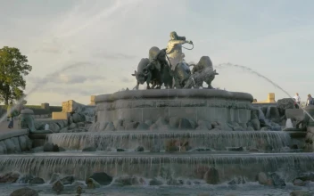 Stock Video Gefion Fountain And Statues For PC