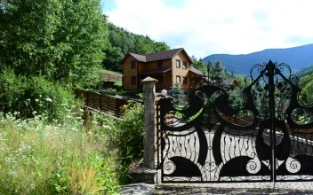 Stock Video Gateway Leading To A Country House For PC