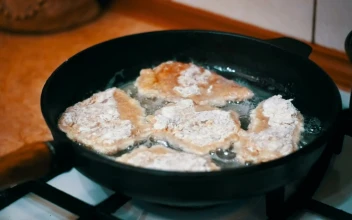 Stock Video Frying Meat In A Frying Pan With Oil For PC