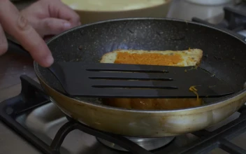 Stock Video Frying Bread With Butter For A Dessert For PC