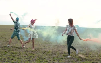 Stock Video Friends With Colored Smoke Bombs For PC