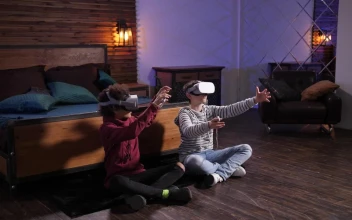 Stock Video Friends Using Vr To Learn For PC