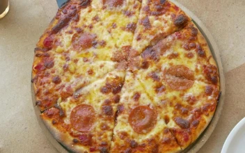 Stock Video Friends Sharing A Fresh Pizza For PC