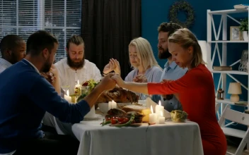 Stock Video Friends Praying Before Thanksgiving Dinner For PC