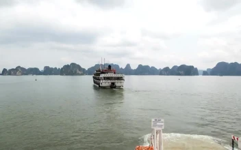 Stock Video Journey Sailing Through Islands Vietnam Animated Wallpaper