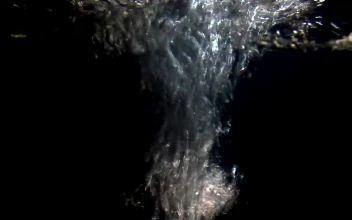 Stock Video Jet Of Bubbles Below The Surface Animated Wallpaper