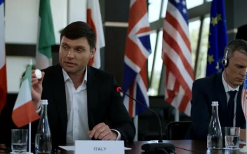 Stock Video Italian Politic Man Showing Bitcoin In Conference Animated Wallpaper