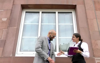 Stock Video Informal Business Meeting In The Street Animated Wallpaper