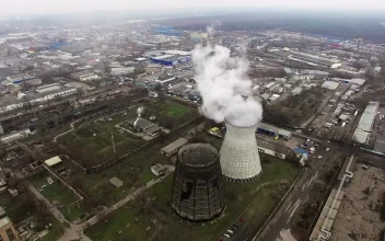 Stock Video Industrial Tower With Smoke Animated Wallpaper