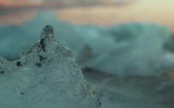 Stock Video Icebergs Breaking On The Shore Animated Wallpaper