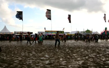 Stock Video Hyperlapse Of The Esplanade Of A Music Festival Animated Wallpaper