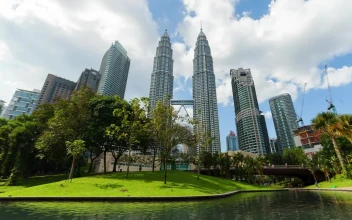 Stock Video Hyper Lapse Of A Park In The City Animated Wallpaper