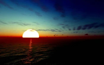 Stock Video Huge Sun In The Sea Skyline Animation Animated Wallpaper