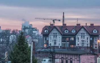 Stock Video Houses And Crane Time Lapse Animated Wallpaper