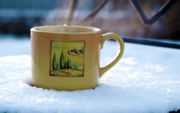 Stock Video Hot Beverage Over A Snowy Surface Animated Wallpaper