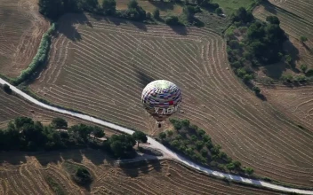 Stock Video Hot Air Balloon Flying Over The Fields Animated Wallpaper