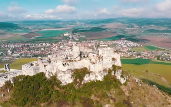 Stock Video Historic Castle In The Top Of The Hill In Slovakia Animated Wallpaper