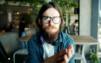 Stock Video Hipster Blogger Talking To The Camera Animated Wallpaper
