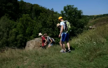 Stock Video Hikers Moving Down A Steep Path Animated Wallpaper