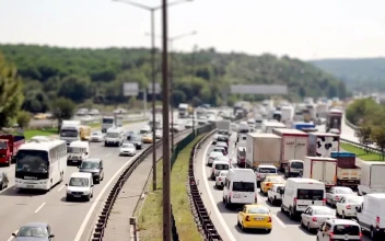 Stock Video Highways With Many Cars On A Sunny Day Animated Wallpaper