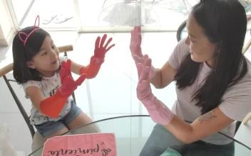 Stock Video Hi Five Between Mother And Daughter For Cleaning Their House Animated Wallpaper