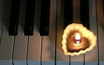 Stock Video Heart Shaped Candle On A Piano Animated Wallpaper